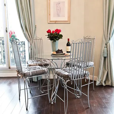 La Charme Du Marais Париж